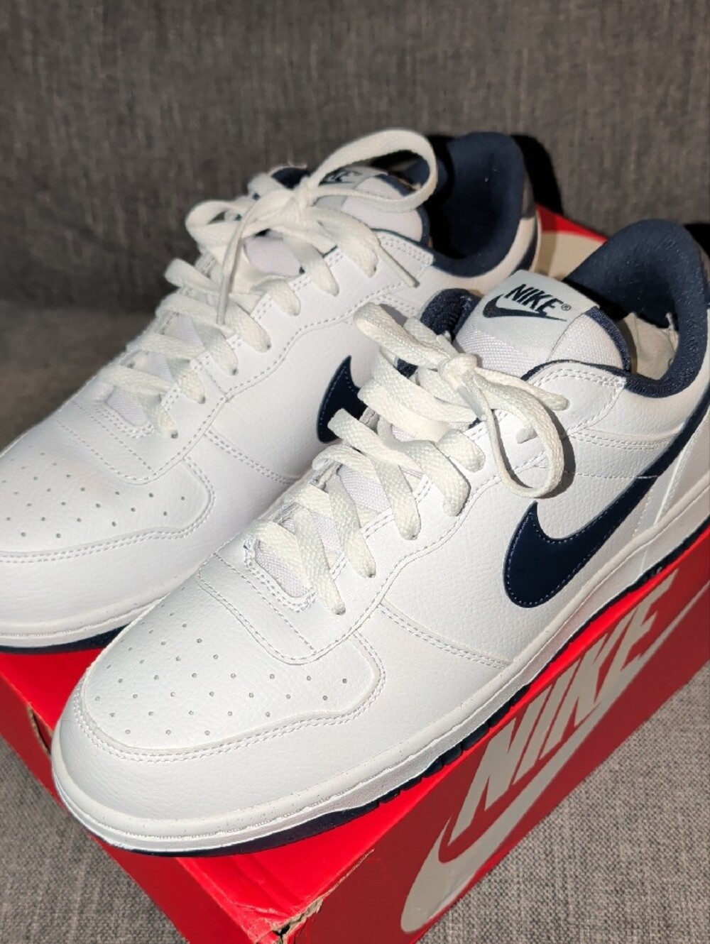 Nike White and Navy Low-Top Court Shoes - Picture 6 of 8